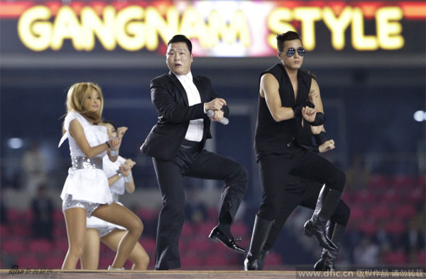 Kết thúc là hiện tượng giải trí thế giới Psy với bài nhảy ngựa 'Gangnam Style'.